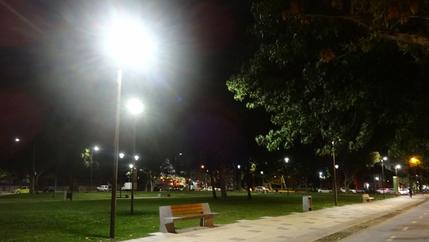 Iluminación LED se toma parques y avenidas de Concepción