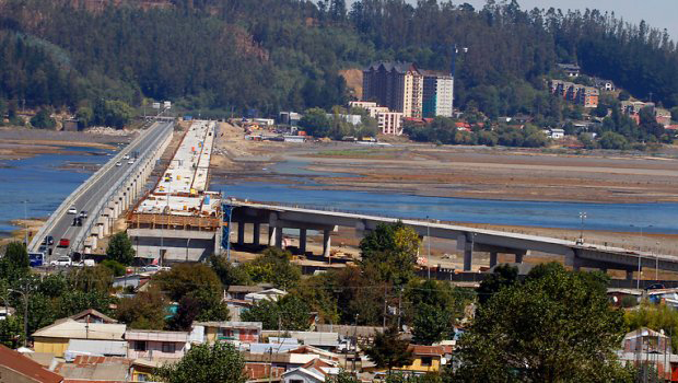 Puente Bicentenario es el primero de Concepción con iluminación Led
