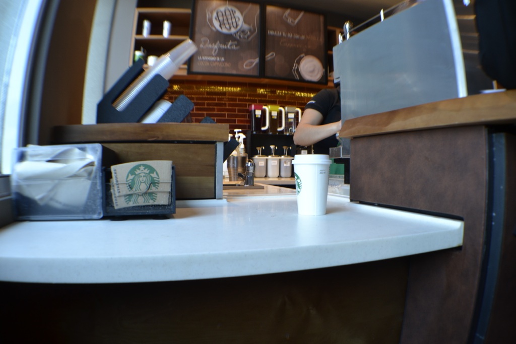 Staron® es el nuevo material para los muebles de Starbucks en Chile