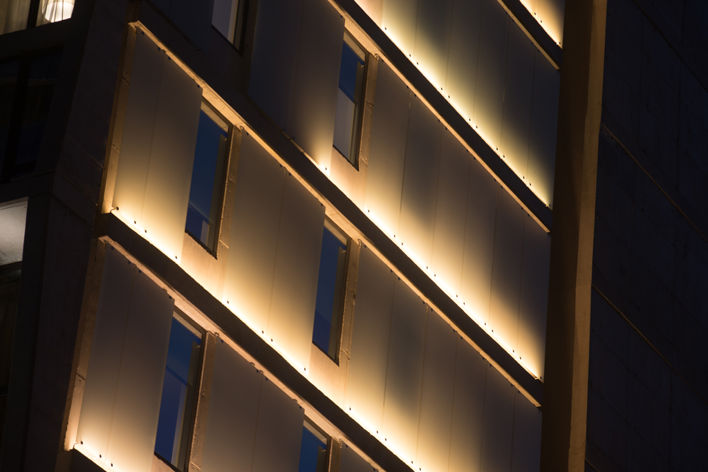 Iluminación fachada Hyatt Centric Las Condes